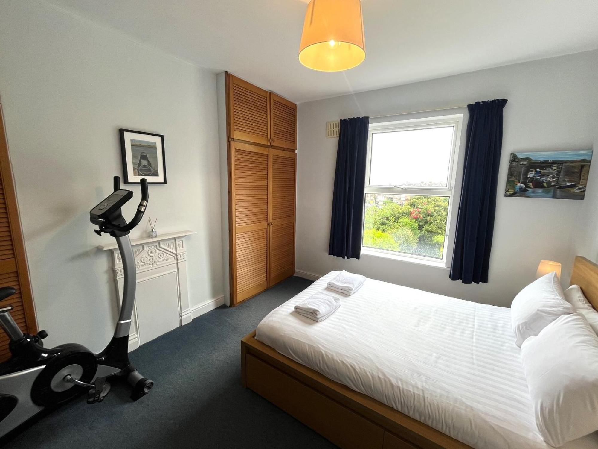 Peaceful Family Retreat Near Gloucester Road Holiday home *